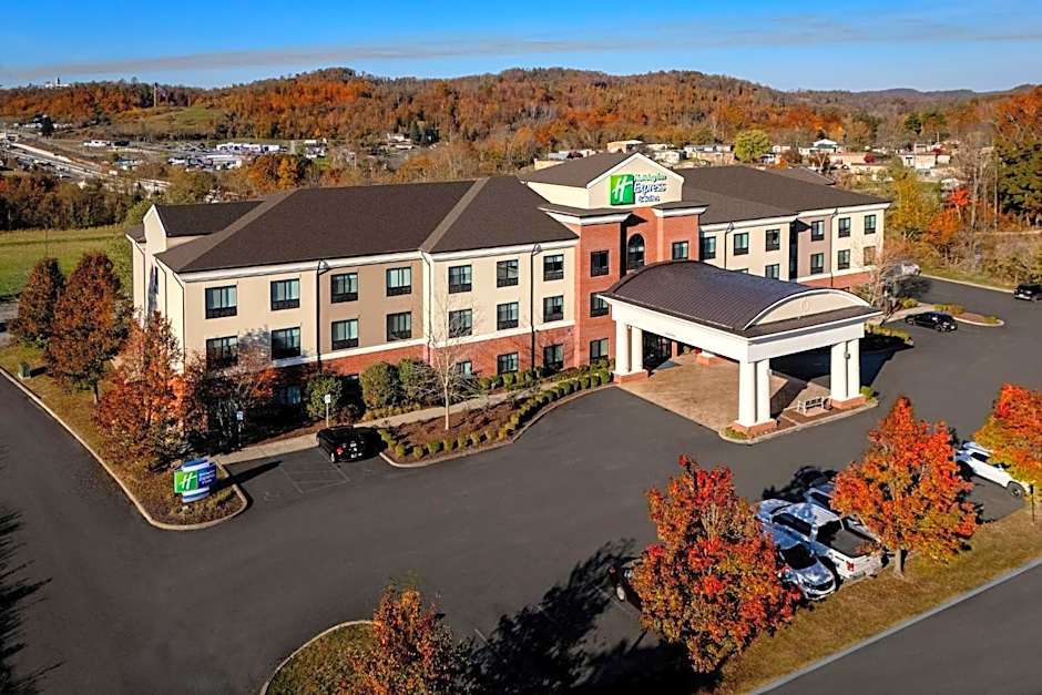 Holiday Inn Express & Suites Fairmont By IHG