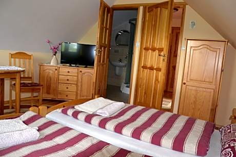 Twin Room with Private Bathroom