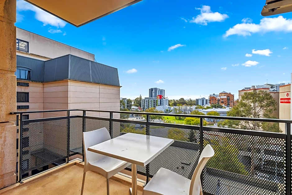 Cozy 2-Bedroom Apartment with City Views