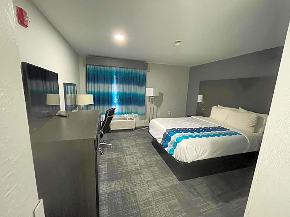 La Quinta Inn & Suites by Wyndham Indianapolis Airport Executive