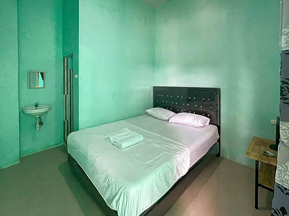 Antony Homestay near Pantai Pasir Putih Parbaba Mitra RedDoorz