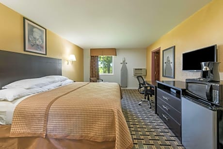 1 Queen Bed Non-Smoking