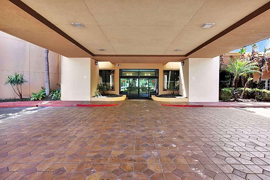 Ramada by Wyndham Jacksonville I-95 by Butler Blvd