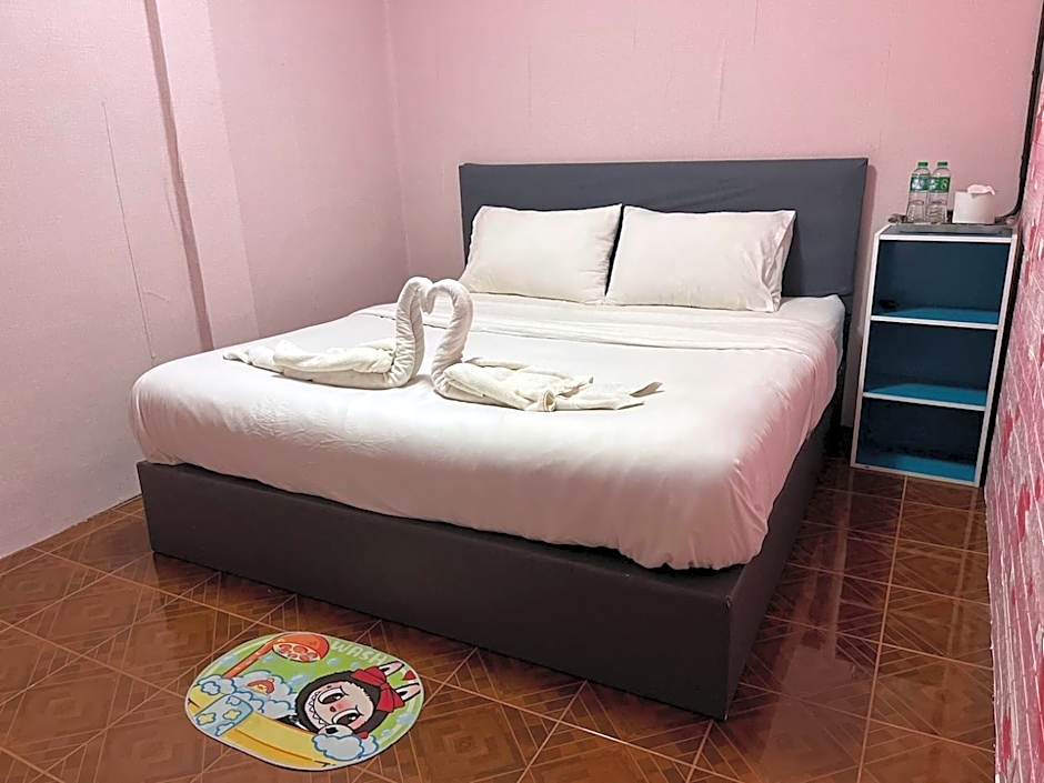 D​ Luck​ Hostel