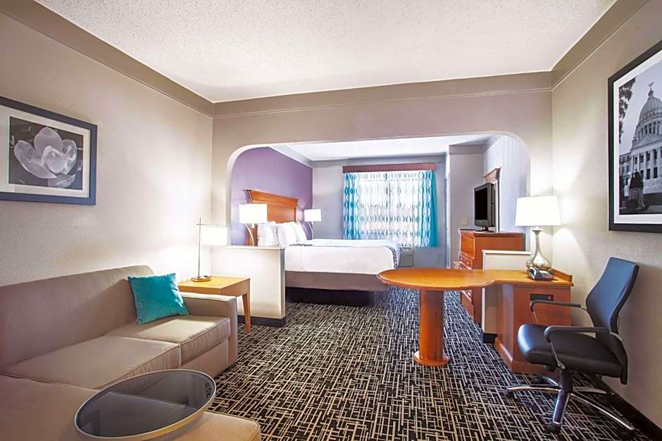 La Quinta Inn & Suites by Wyndham Jackson Airport/Pearl