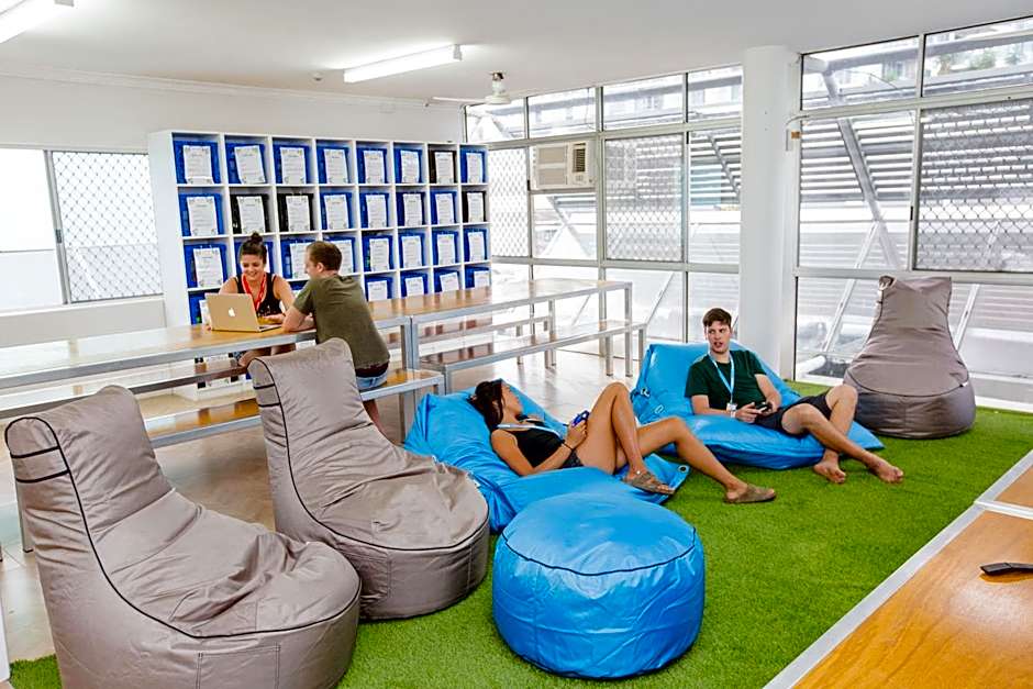 Mad Monkey Backpackers Waterfront