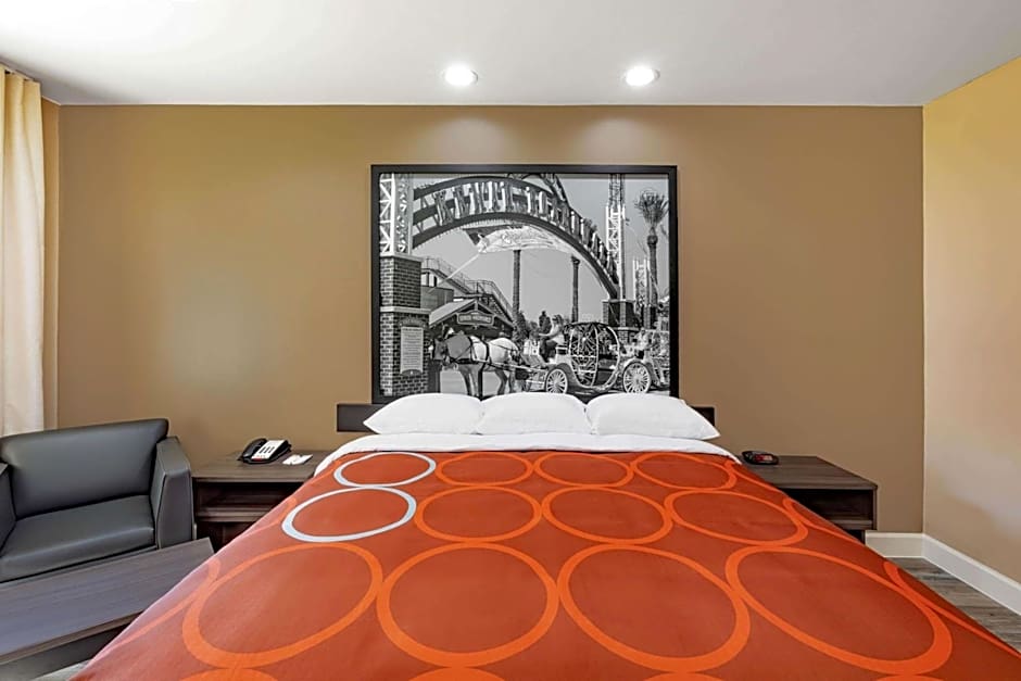 Super 8 by Wyndham Houston NW Beltway 8