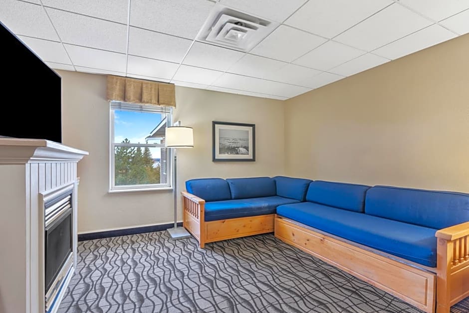 Cherry Tree Inn & Suites