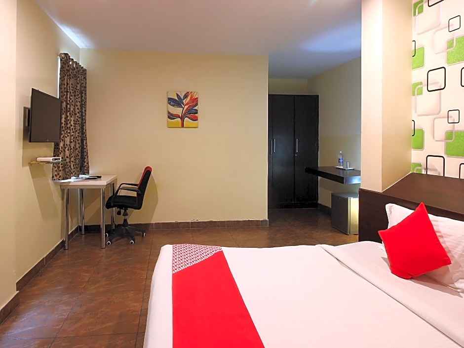 Capital O 18592 M Hotel