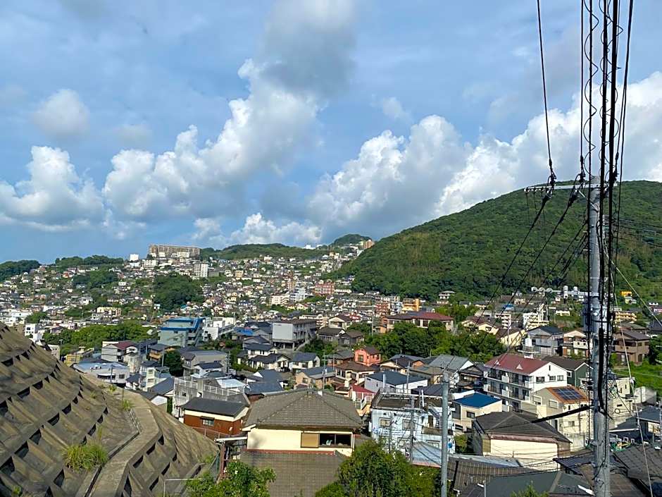 ROUTE - Cafe and Petit Hostel