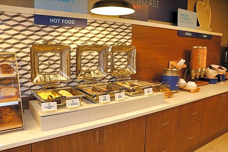 Holiday Inn Express & Suites Douglas By IHG