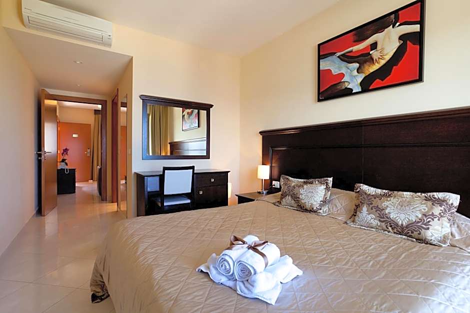 Photo 1 of 5 of Family Suite, Sea View