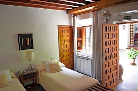 Basic Double or Twin Room with Parking Space- Ground Floor