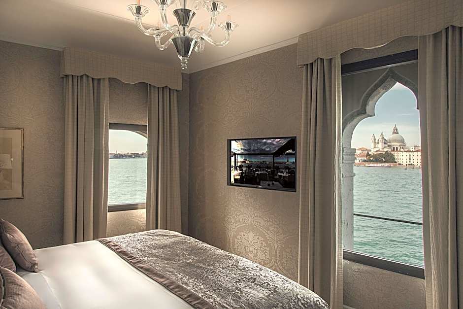 Photo 1 of 8 of Suite, View