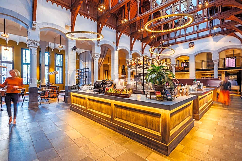 Post-Plaza Hotel & Grand Cafe