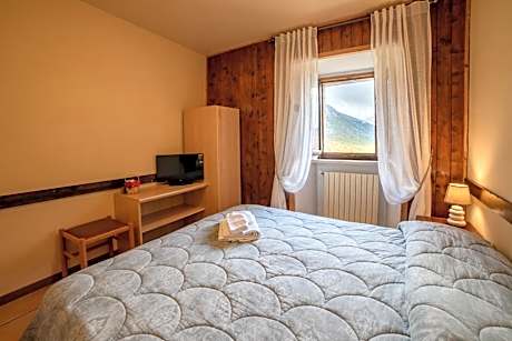 Double Room with Mountain View