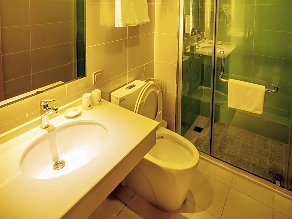 GreenTree Inn Shenyang Shenhe District Shenyang North Train Station Express Hotel