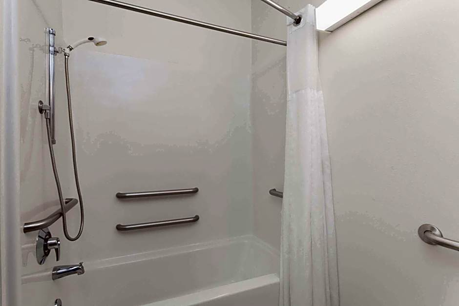 Days Inn & Suites by Wyndham Cambridge