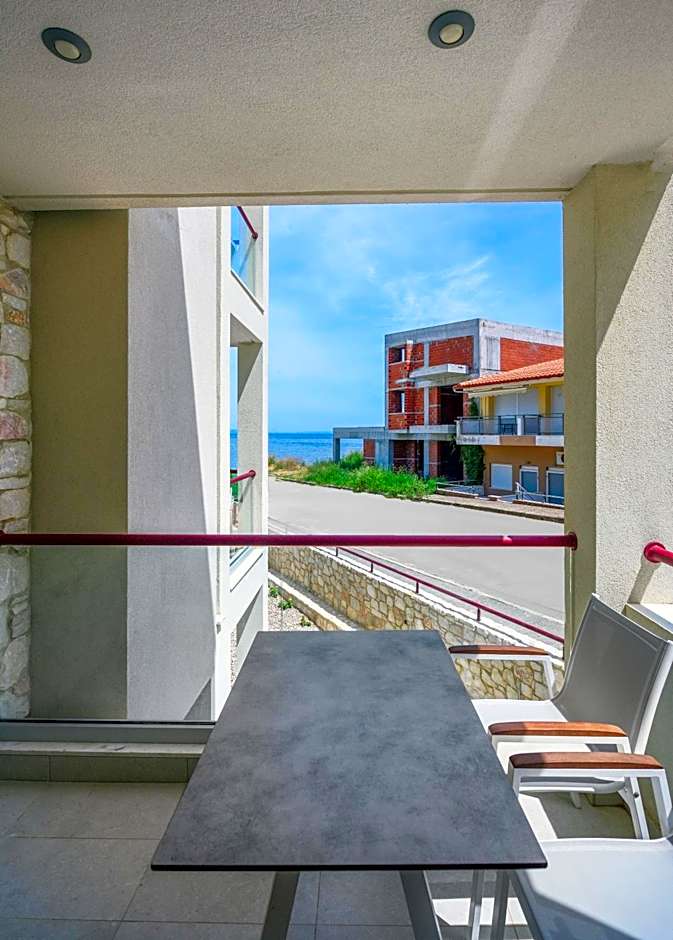 Elpiniki Luxury Rooms