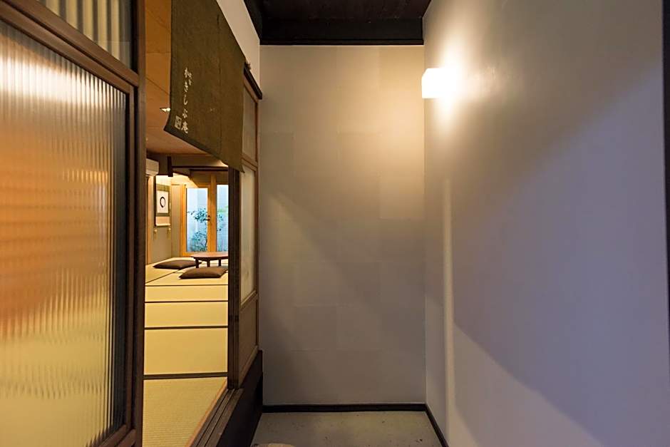 Kakishibu an Machiya House