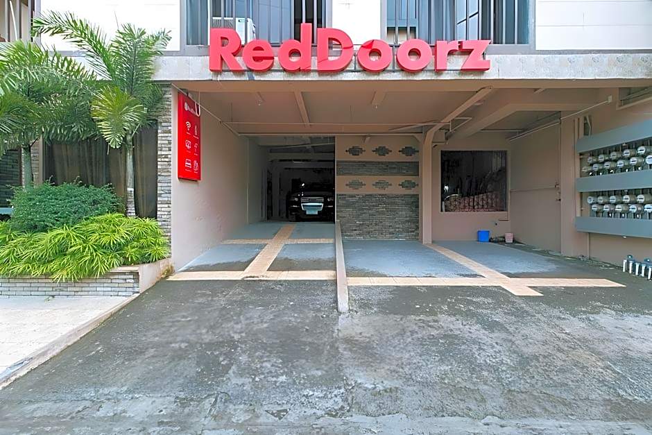 RedDoorz Plus at Canley Residential