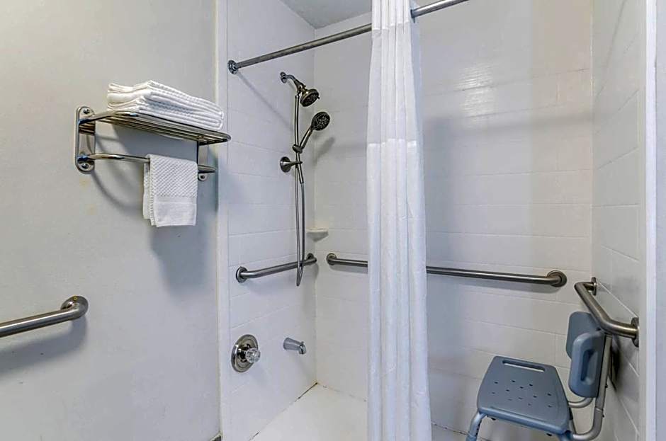 Suburban Studios Verona - Staunton North