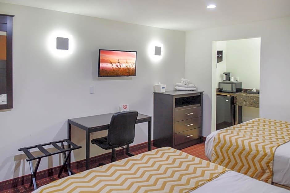 Travelodge by Wyndham Manhasset