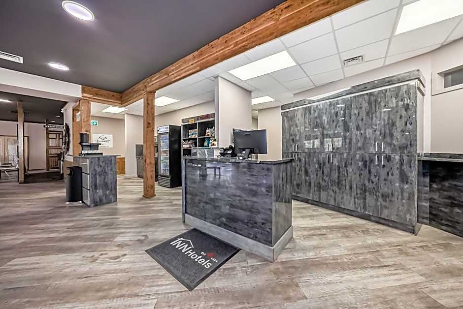 Invermere Inn & Suites
