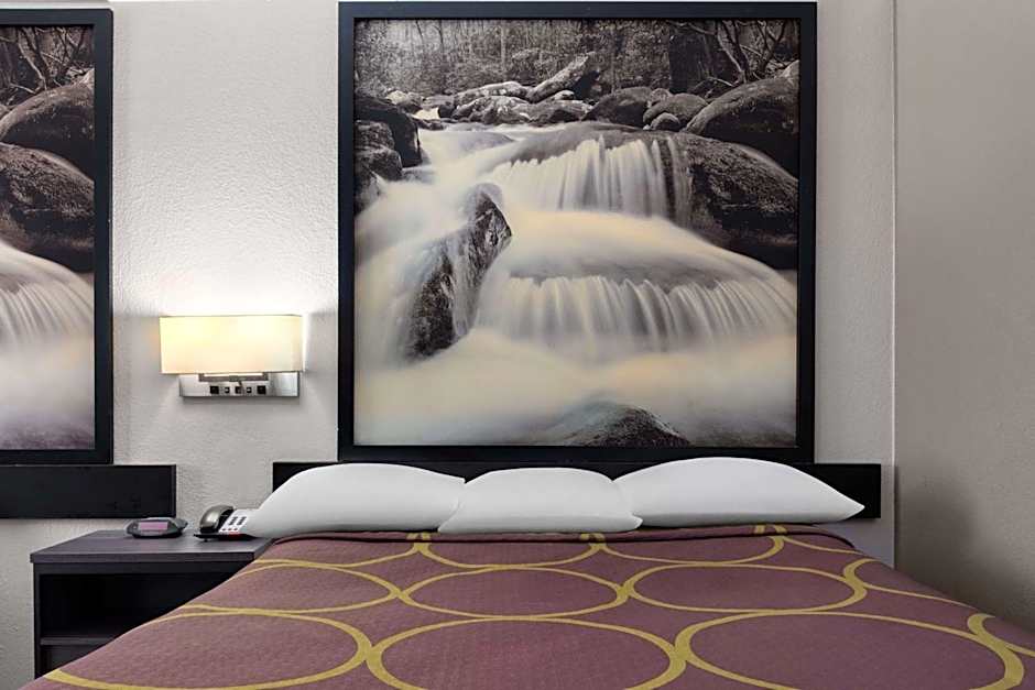 Super 8 by Wyndham Longview/North