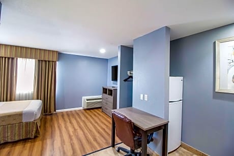 1 King Bed, Efficiency, Suite, Nonsmoking