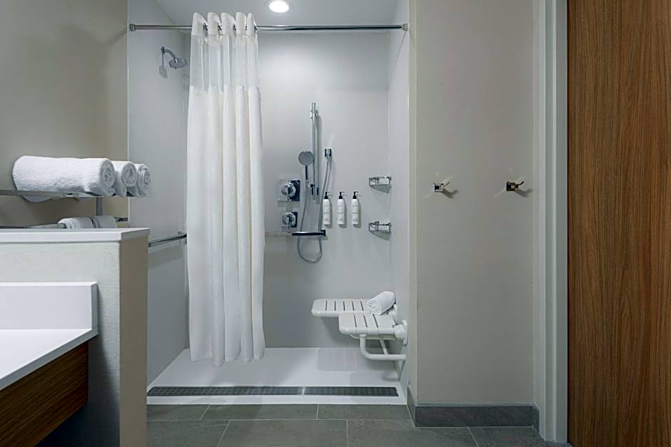 Fairfield Inn & Suites Cincinnati Oakley