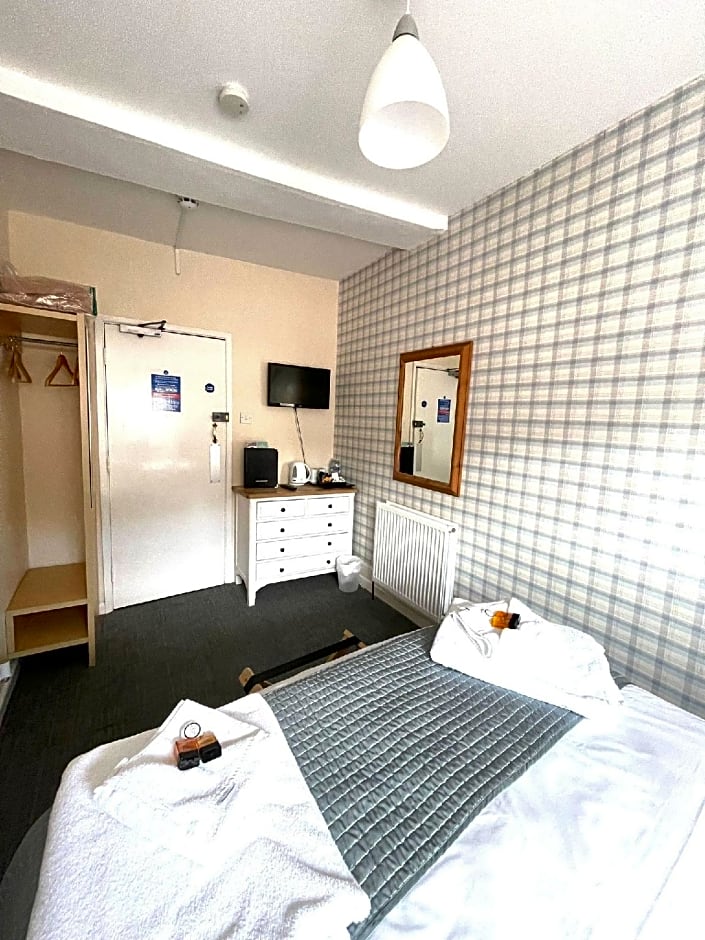 The Crown And Cushion