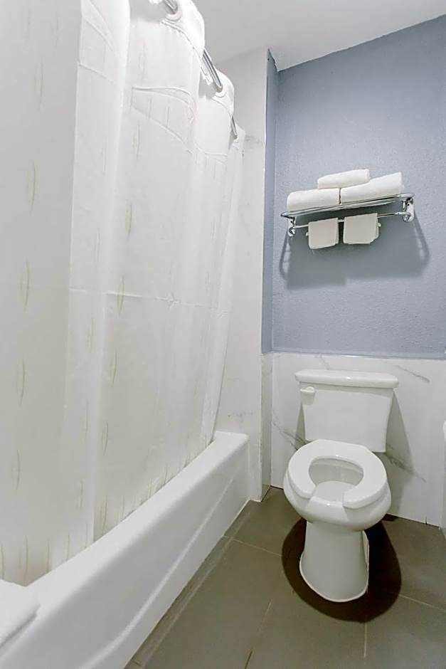 Scottish Inn & Suites - Kemah Boardwalk