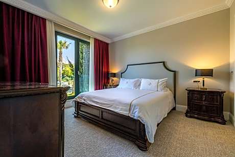 Deluxe King Suite with Balcony
