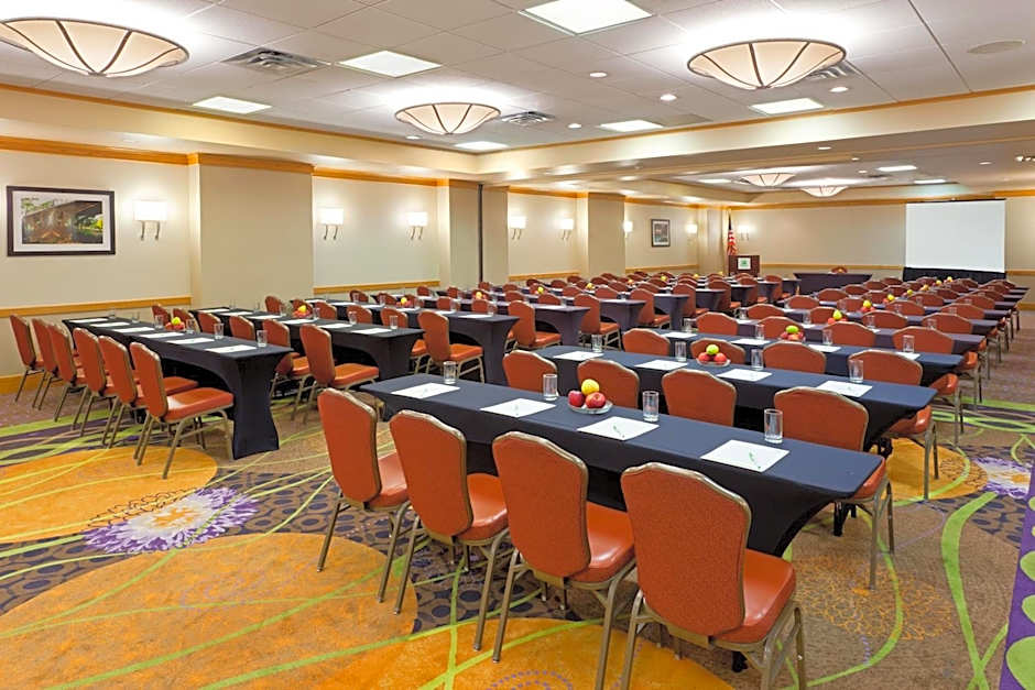 Holiday Inn Clark - Newark By IHG