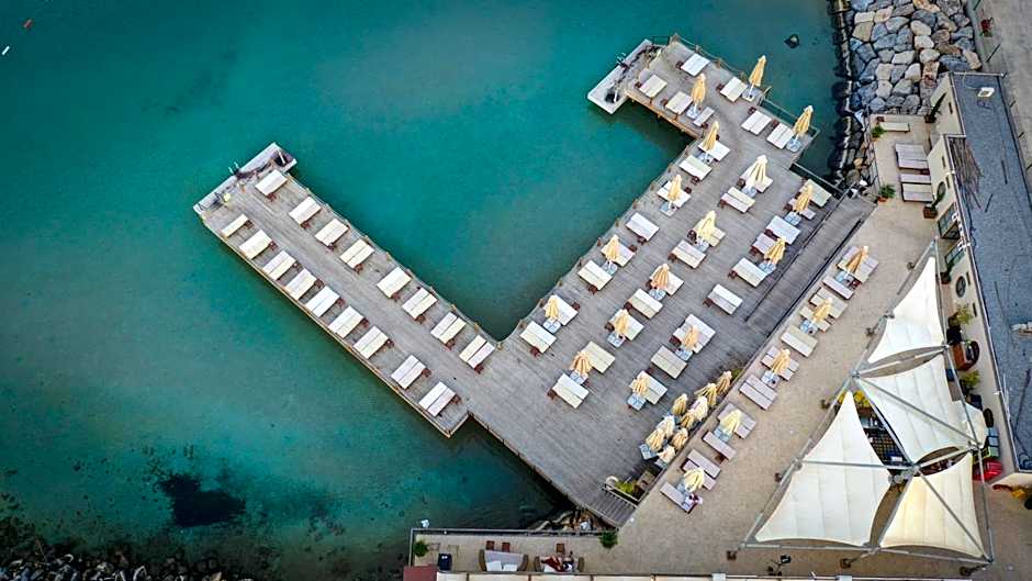 Yacht Club