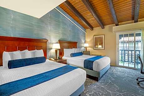 Queen Room with Two Queen Beds-Non-Smoking
