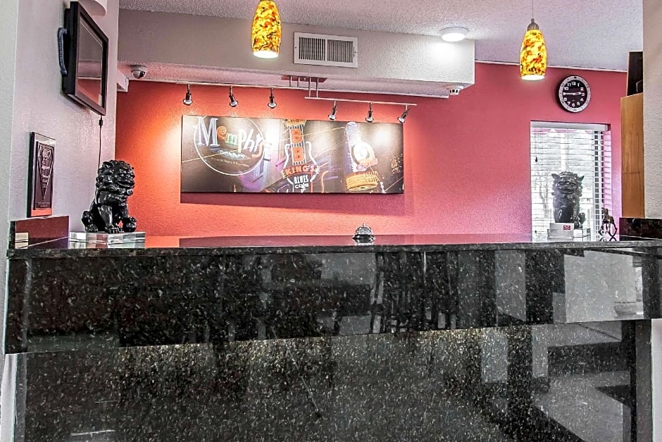 Econo Lodge Inn & Suites Memphis