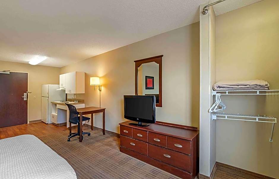 Extended Stay America Suites - Chicago - Woodfield Mall