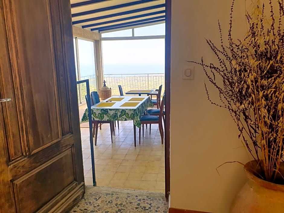 Chambres d'hôte A Caserella, Maison de village rénovée avec vue sur mer