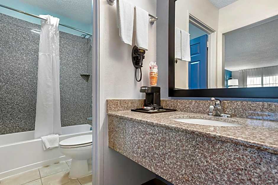 Quality Inn & Suites Near Lake Eufaula