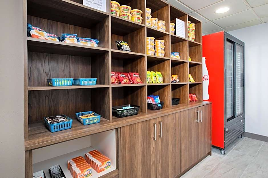 Holiday Inn Express & Suites Milwaukee NW - Park Place By IHG