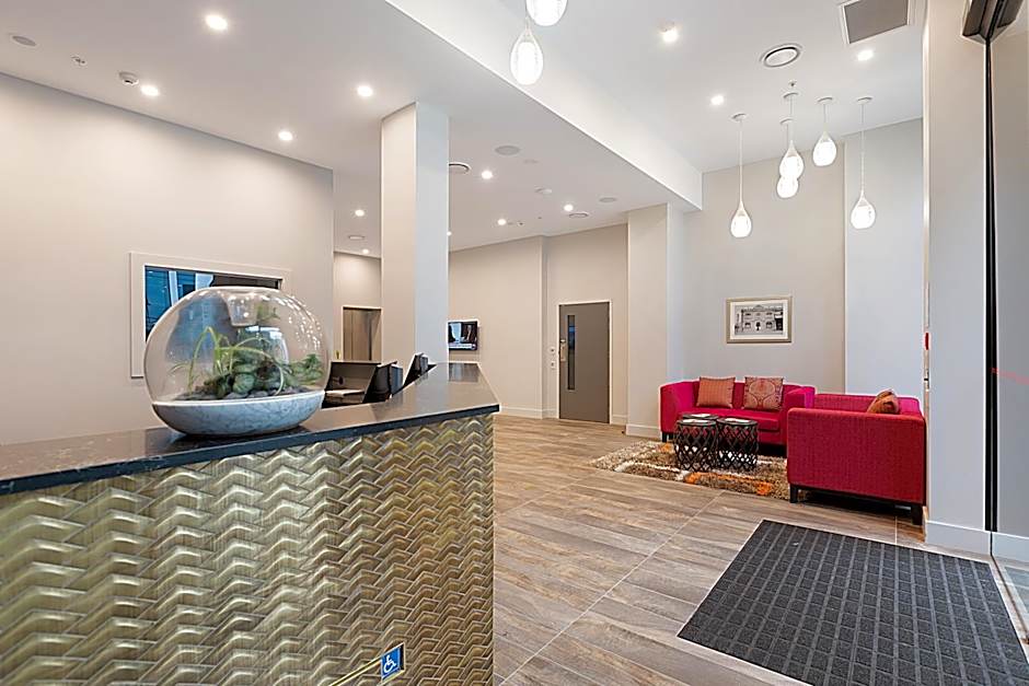 Ramada Suites Victoria Street West