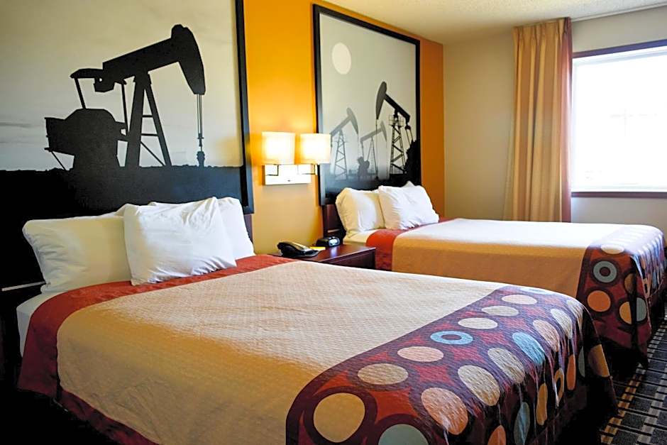 Super 8 by Wyndham Fox Creek