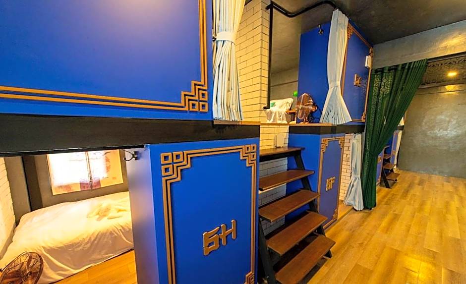 Lynlan Hostel & Cafe