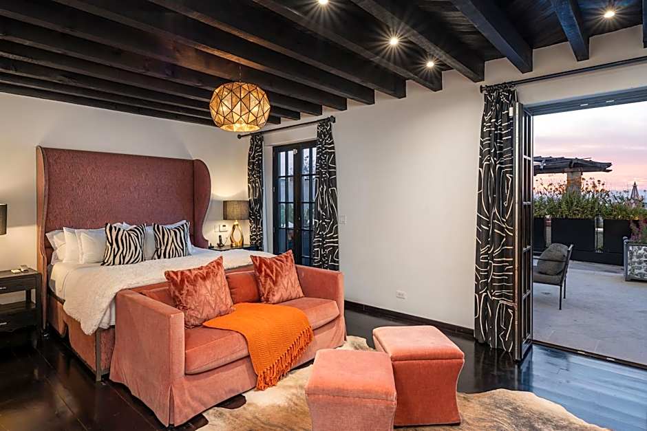 Villa Garita, 6BR Designer Villa with Heated Pool in Centro