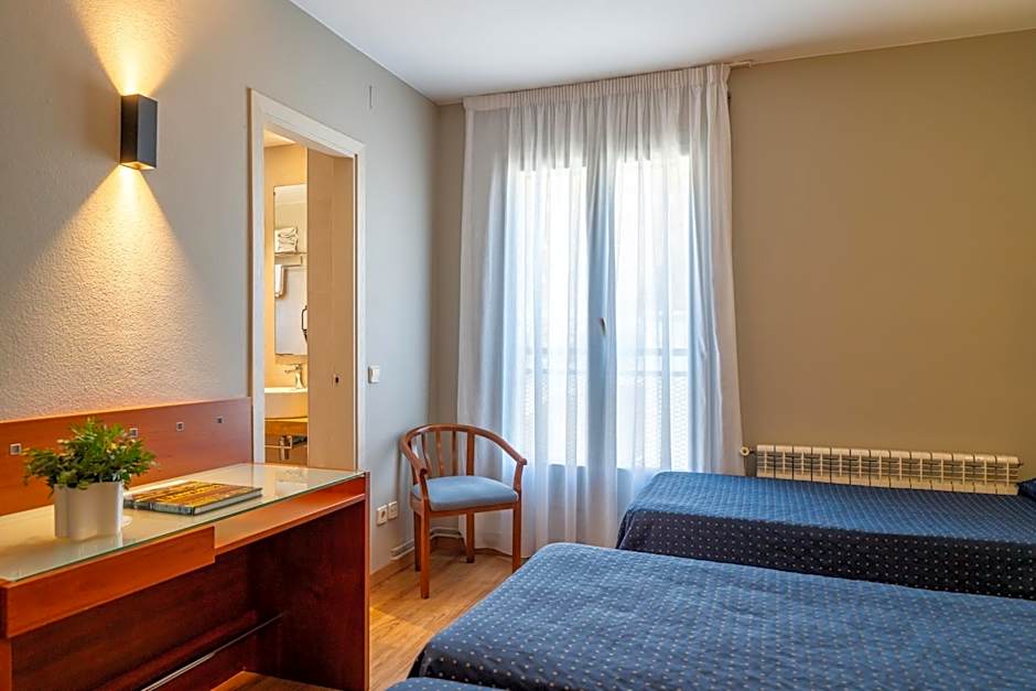 Photo 1 of 7 of Triple Room