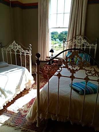 Standard Twin Room with Shared Bathroom