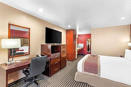 King Room with Roll-in Shower - Disability Access/Non-Smoking