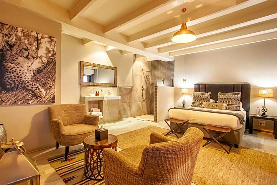 Inverdoorn Game Reserve Lodge